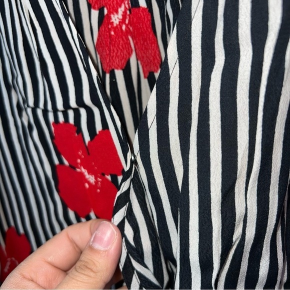 Madewell Black and Red Floral Wrap Blouse Top in Candied Orchids Size Small - Picture 8 of 12